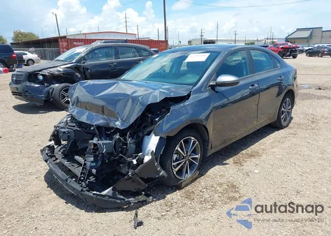 2024 Kia Forte Lxs z USA, uszkodzony, nr VIN 3KPF24AD4RE712335